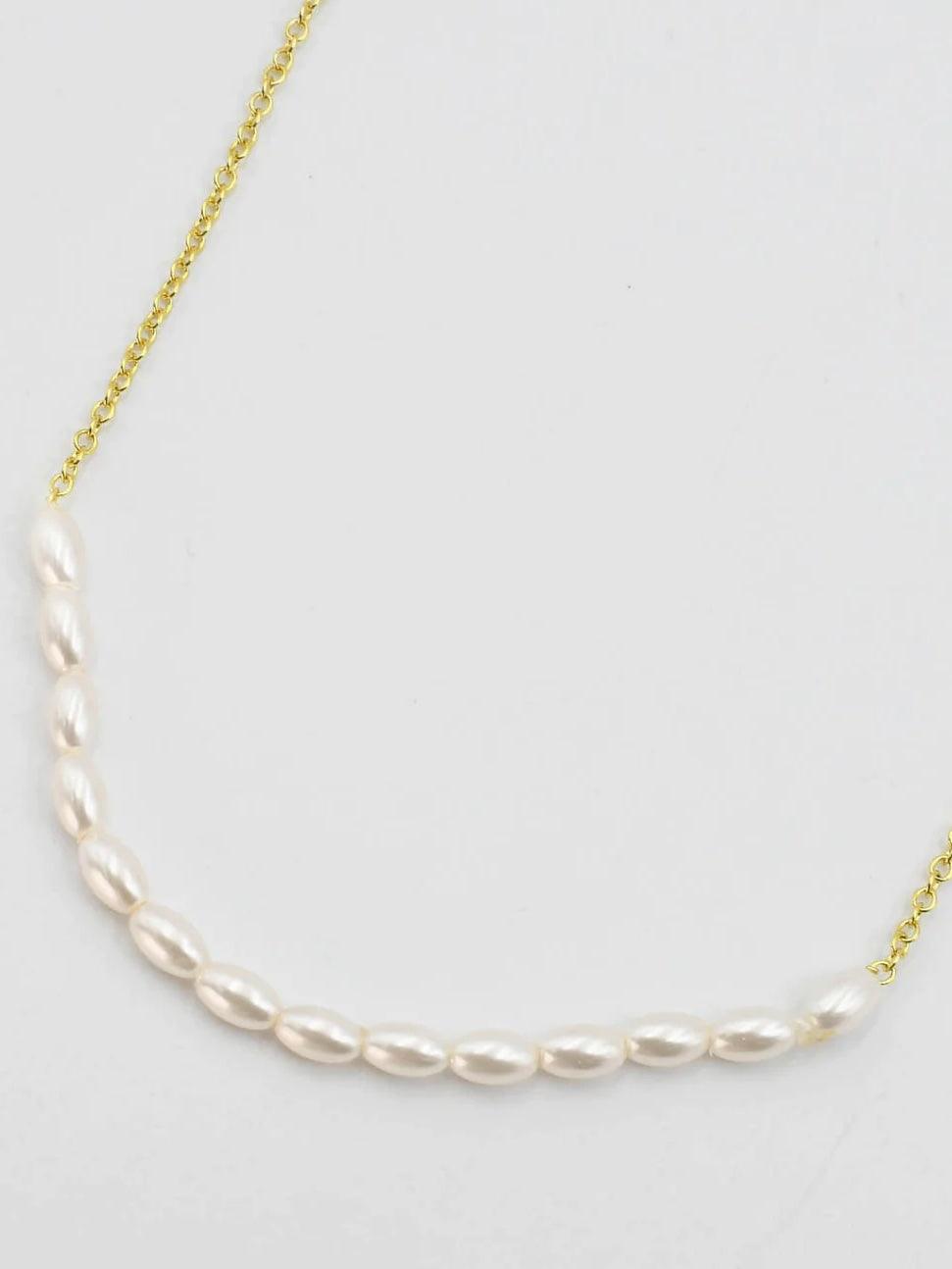 Dainty gold necklace 
Gold and Pearl 
