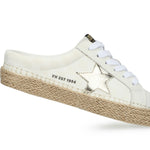 Cream tennis shoe 