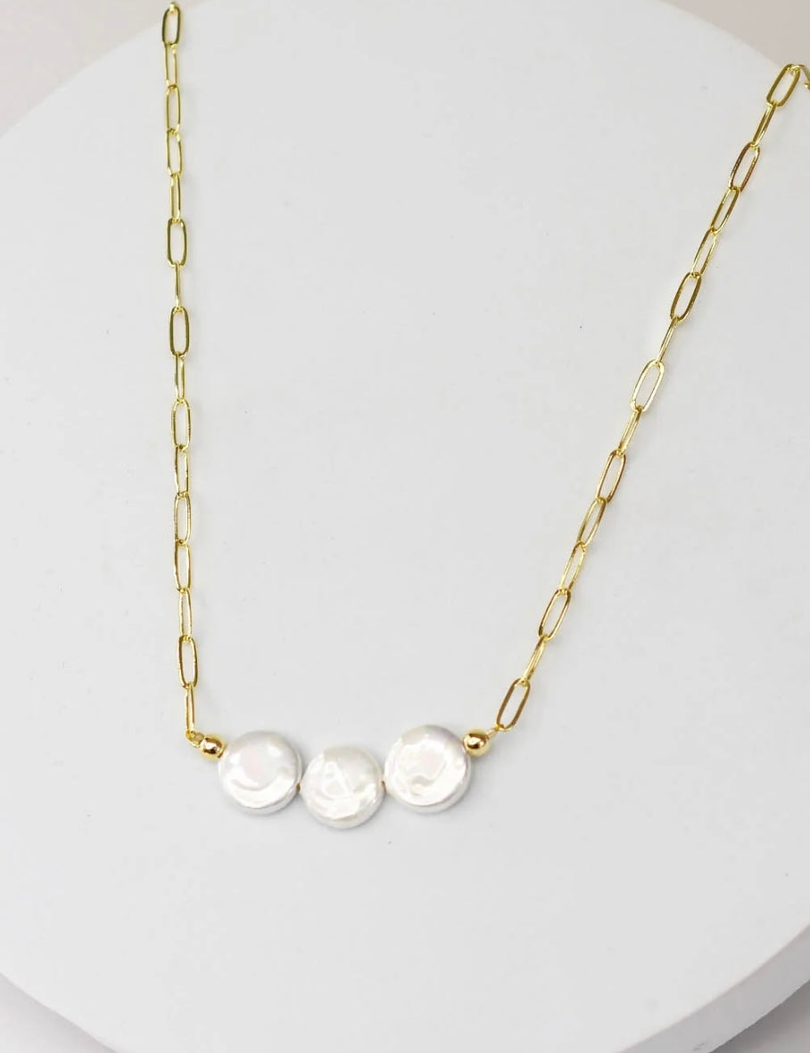 Gold and Pearl necklace 