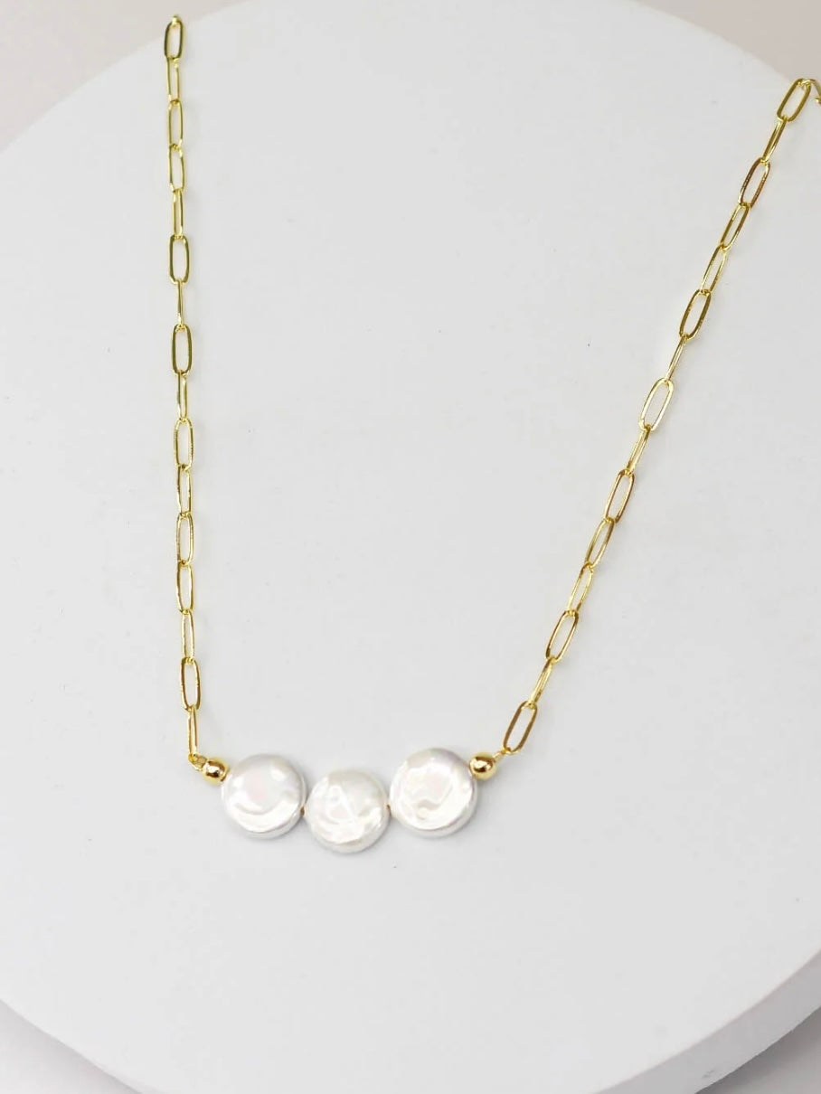 Gold and Pearl necklace 