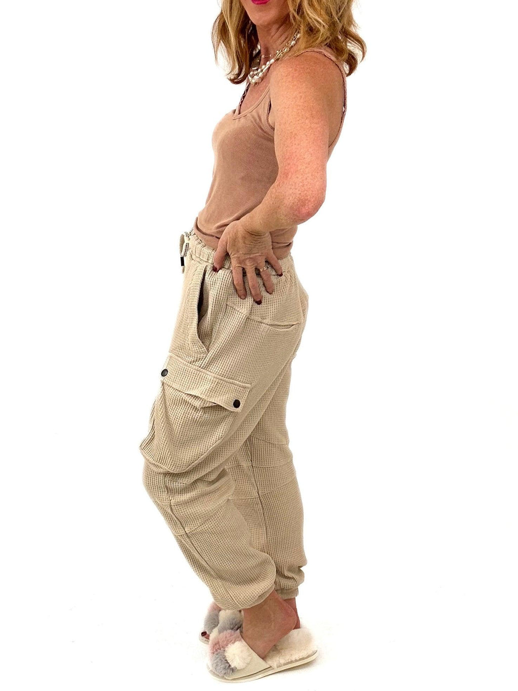 thermal jogger with cargo pockets 
