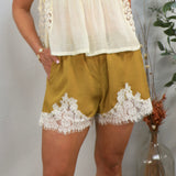 Daisee Lace Detailed Short