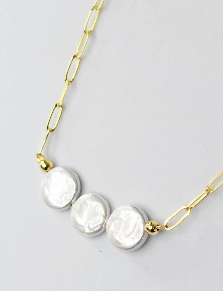 Chunky pearl necklace 